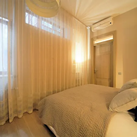 Quiet Old Town With Elevator Access *