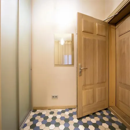 Daire Quiet Old Town With Elevator Access *