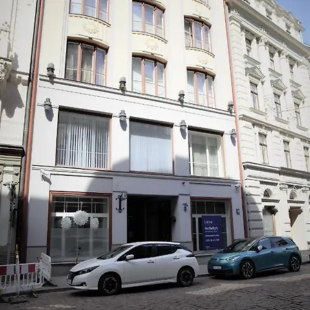 Oldtown / New House + Elevator Apartment