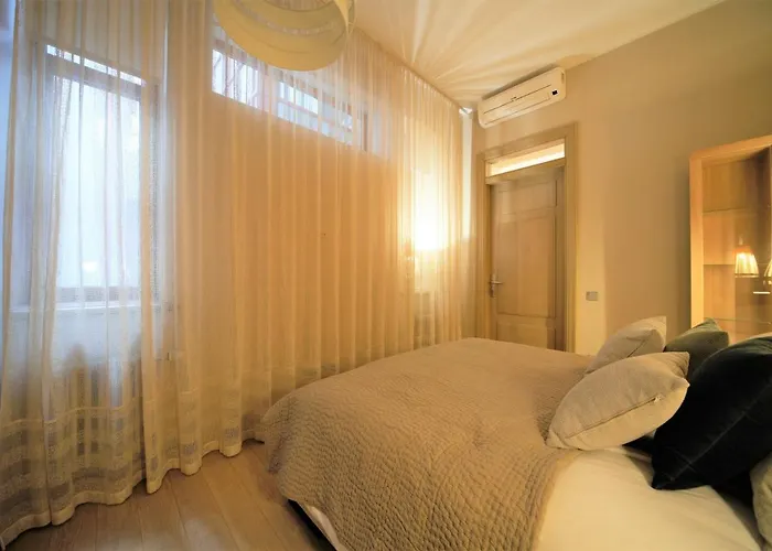 Quiet Old Town With Elevator Access *