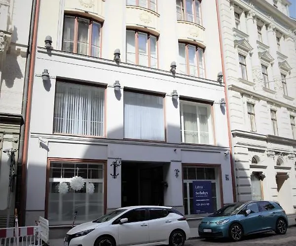 Quiet Old Town With Elevator Access Daire