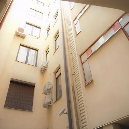 Quiet Old Town With Elevator Access Apartment *