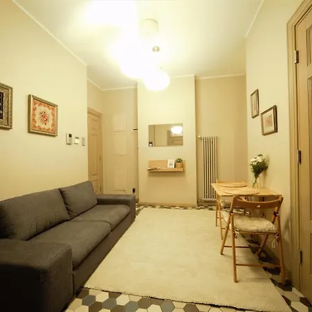 Quiet Old Town With Elevator Access